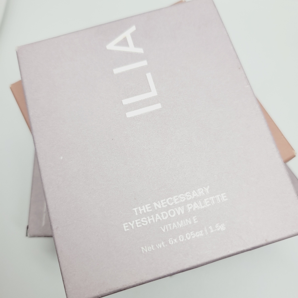 Cool Nude ILIA Necessary Eyeshadow Palette Neutral Plum Shades Brand New In Box - Picture 9 of 10